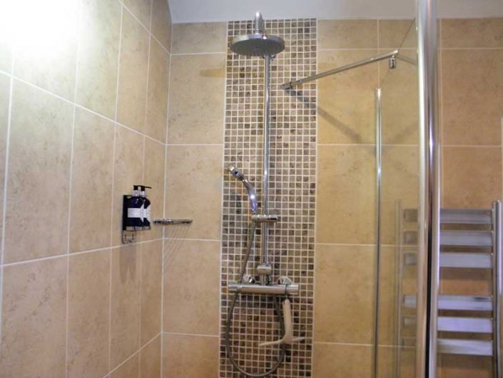 Walk in shower Uist Holiday Cottage